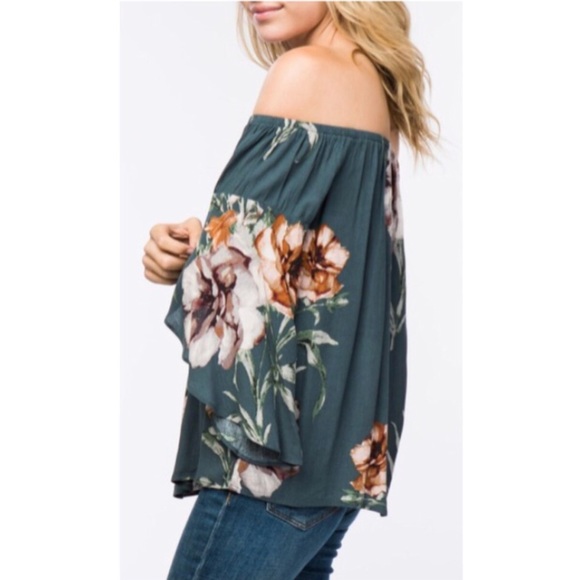 🌷Last One!! Off the Shoulder Floral Top - Picture 2 of 3